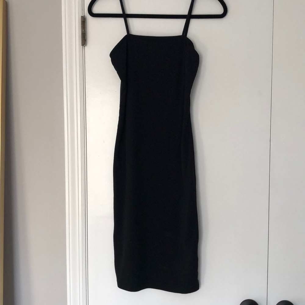 Black bodycon dress